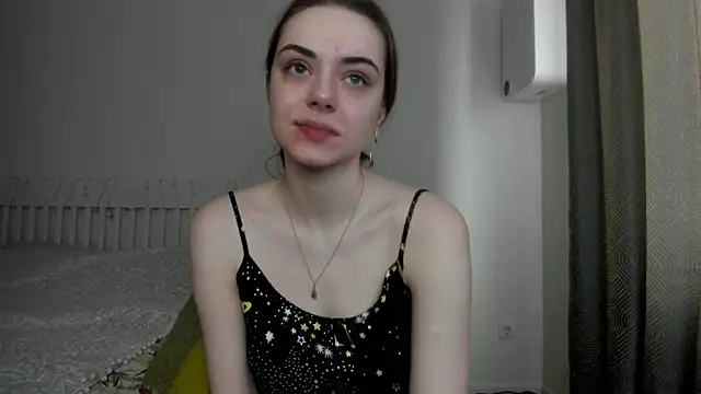 Snapshot of Hustle_Babyy chatting on 13, 11, 2025 Hustle Babyy online show from 13, 11, 2025