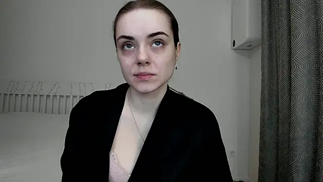 Snapshot of Hustle_Babyy chatting on 18, 11, 2025 Hustle Babyy online show from 18, 11, 2025