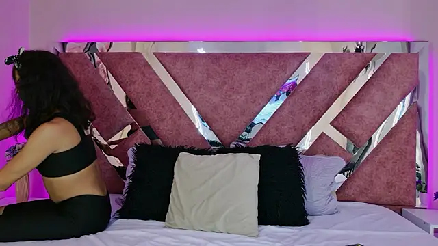 AliDiaz  online show from 8, 4, 2026