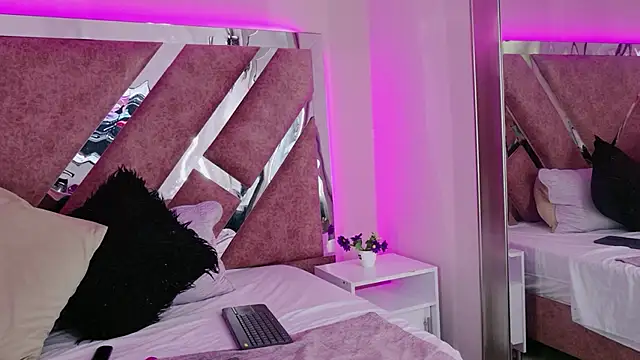 AliDiaz  online show from 11, 4, 2026