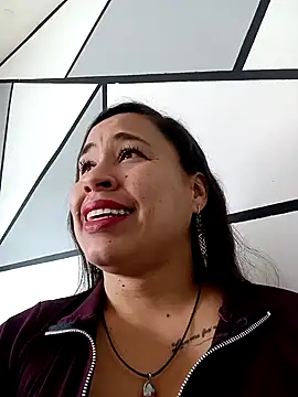 kamila lovee online show from 8, 10, 2025