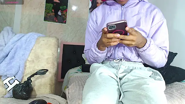 k stormi  online show from 8, 11, 2025