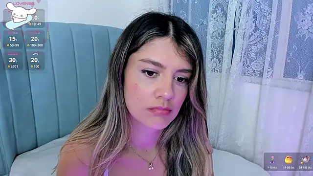 Snapshot of BlondieCutee chatting on 7, 11, 2025 BlondieCutee online show from 7, 11, 2025