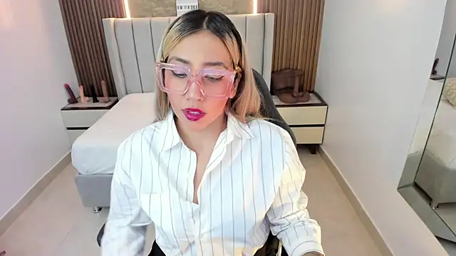 CALANTHELOVE1 online show from 7, 4, 2026