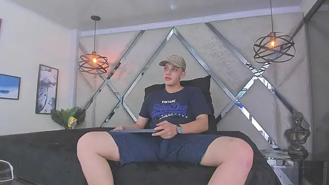 Snapshot of Thomas_May4rs chatting on 24, 2, 2025 Thomas May4rs online show from 24, 2, 2025