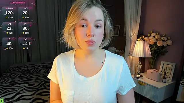 Nikki Kai online show from 13, 10, 2025