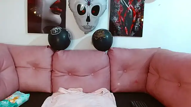 Snapshot of lunaember_cs chatting on 15, 10, 2025 lunaember cs online show from 15, 10, 2025