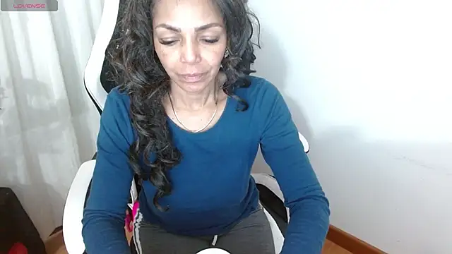 Lunasquirt1985 online show from 14, 4, 2026