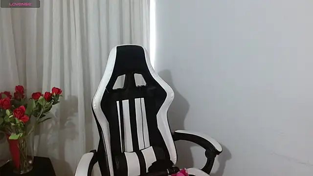 Lunasquirt1985 online show from 19, 4, 2026