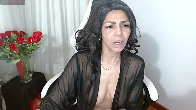 Lunasquirt1985 online show from 15, 4, 2026