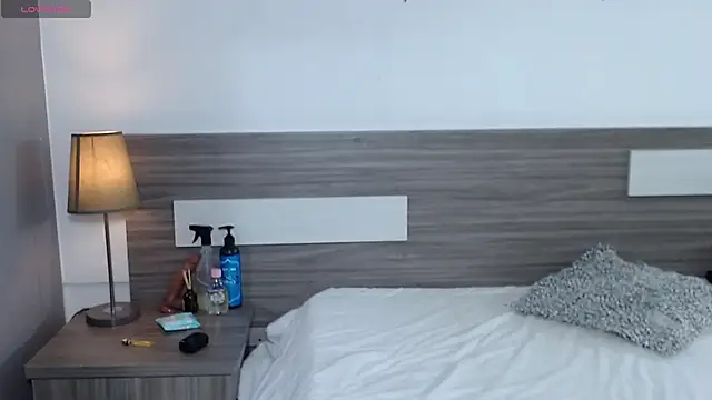 Liiamthompson online show from 30, 11, 2025