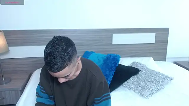 Liiamthompson online show from 8, 11, 2025