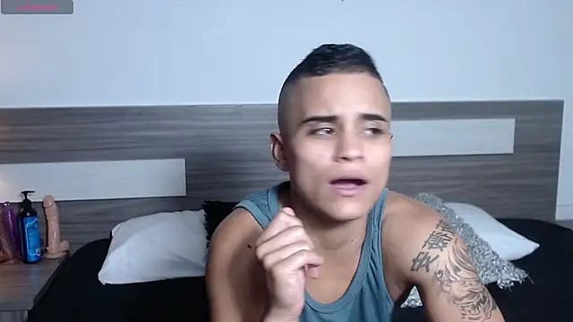 Liiamthompson online show from 21, 12, 2025