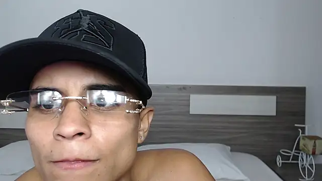 Liiamthompson online show from 24, 9, 2025