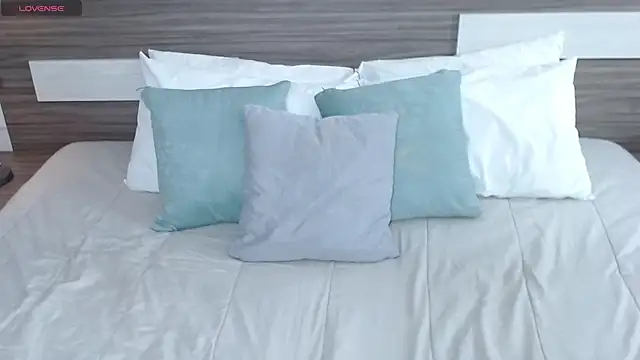 Liiamthompson online show from 19, 1, 2026