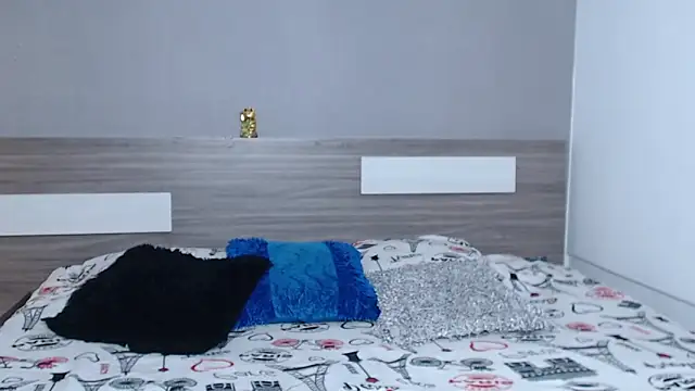 Liiamthompson online show from 10, 10, 2025