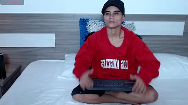 Liiamthompson online show from 6, 11, 2025