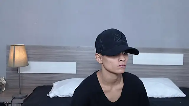 Liiamthompson online show from 7, 10, 2025