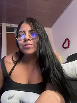 Snapshot of viccky_vick chatting on 17, 2, 2025 viccky vick online show from 17, 2, 2025