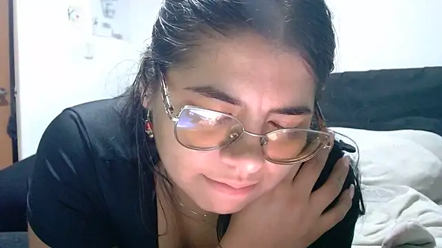 Snapshot of viccky_vick chatting on 18, 6, 2026 viccky vick online show from 18, 6, 2026
