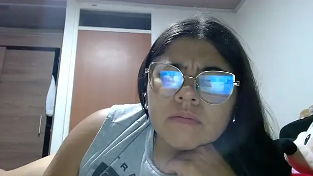 Snapshot of viccky_vick chatting on 13, 10, 2025 viccky vick online show from 13, 10, 2025