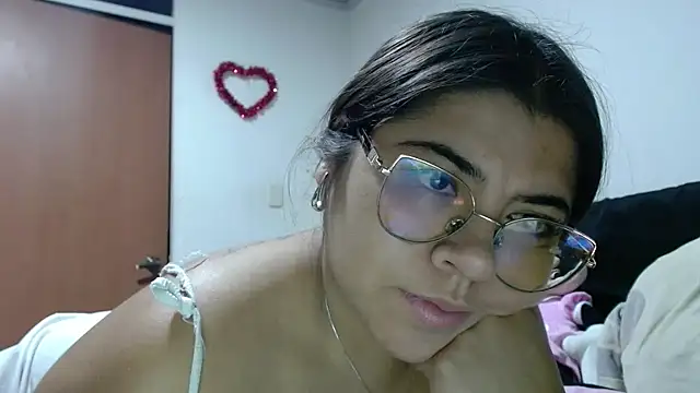 Snapshot of viccky_vick chatting on 21, 10, 2025 viccky vick online show from 21, 10, 2025