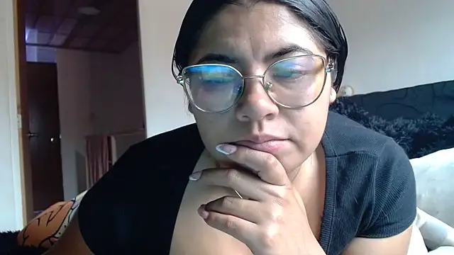 Snapshot of viccky_vick chatting on 17, 5, 2026 viccky vick online show from 17, 5, 2026