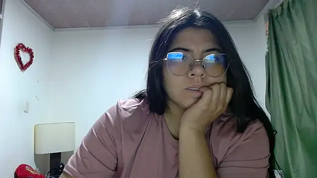 Snapshot of viccky_vick chatting on 21, 10, 2025 viccky vick online show from 21, 10, 2025