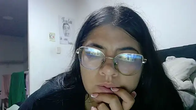 Snapshot of viccky_vick chatting on 17, 6, 2026 viccky vick online show from 17, 6, 2026