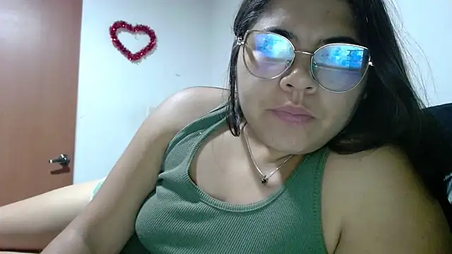 Snapshot of viccky_vick chatting on 23, 10, 2025 viccky vick online show from 23, 10, 2025