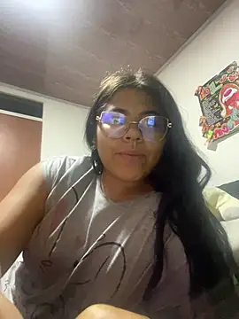 Snapshot of viccky_vick chatting on 7, 3, 2025 viccky vick online show from 7, 3, 2025