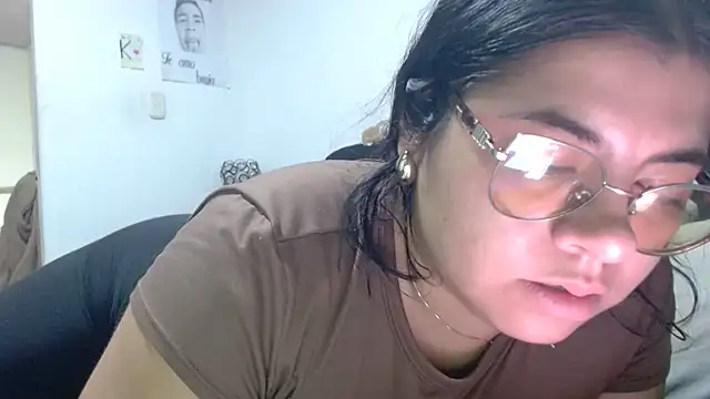 Snapshot of viccky_vick chatting on 12, 6, 2026 viccky vick online show from 12, 6, 2026