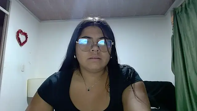 Snapshot of viccky_vick chatting on 19, 10, 2025 viccky vick online show from 19, 10, 2025