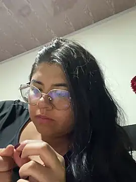 Snapshot of viccky_vick chatting on 4, 3, 2025 viccky vick online show from 4, 3, 2025
