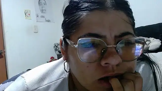 Snapshot of viccky_vick chatting on 23, 5, 2026 viccky vick online show from 23, 5, 2026