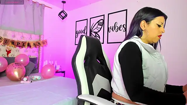 nicolee millerr online show from 11, 10, 2025