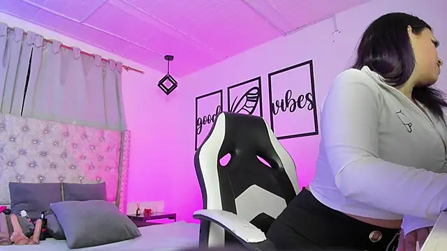 nicolee millerr online show from 18, 4, 2026