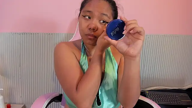 Snapshot of yeikafoxy chatting on 21, 11, 2025 yeikafoxy online show from 21, 11, 2025