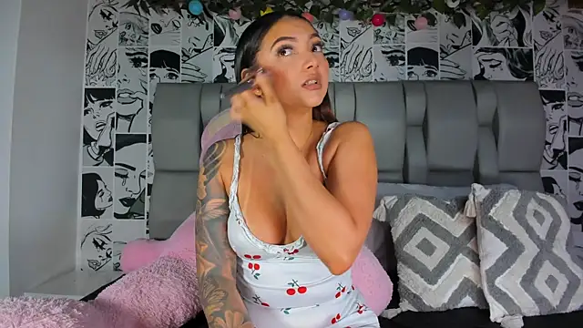 Snapshot of LucyRosse chatting on 28, 4, 2026 LucyRosse online show from 28, 4, 2026