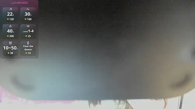 IZZY BEAUTIFUL online show from 4, 3, 2025