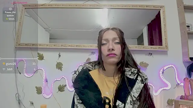 IZZY BEAUTIFUL online show from 27, 2, 2025