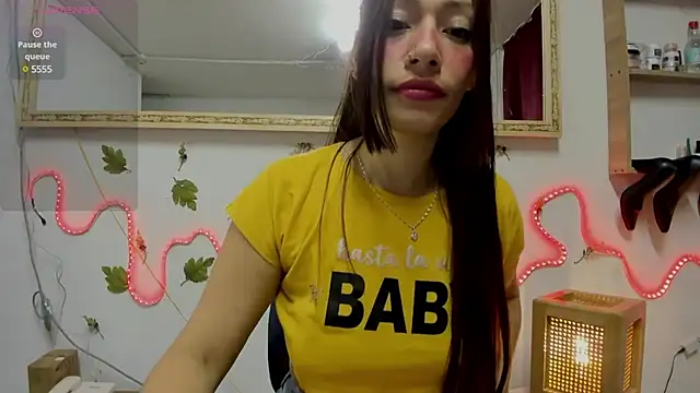 IZZY BEAUTIFUL online show from 26, 2, 2025