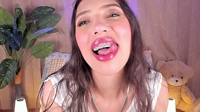 Snapshot of Miss_veronicaa2 chatting on 13, 7, 2026 Miss veronicaa2 online show from 13, 7, 2026