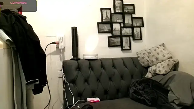 MirandaLatinaLovely online show from 8, 3, 2026