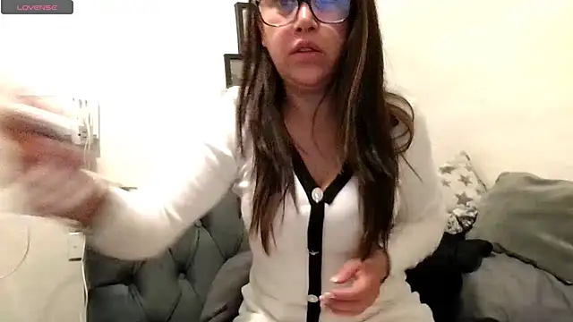 MirandaLatinaLovely online show from 1, 2, 2026