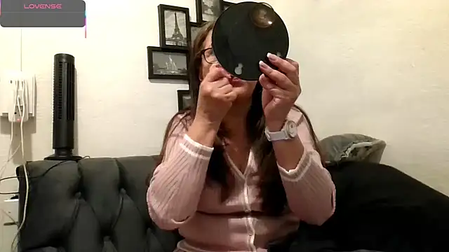 MirandaLatinaLovely online show from 27, 2, 2026