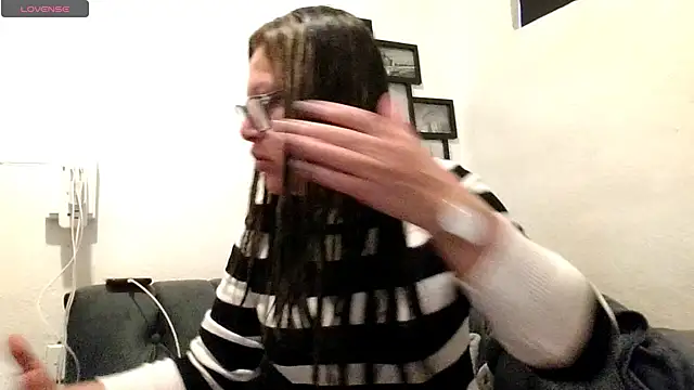 MirandaLatinaLovely online show from 9, 2, 2026