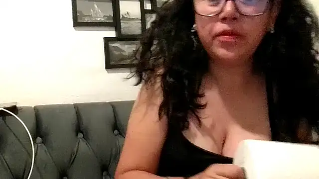 MirandaLatinaLovely online show from 22, 10, 2025