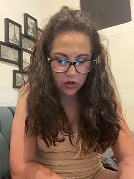 MirandaLatinaLovely online show from 4, 12, 2025