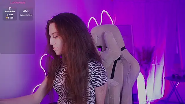 MilaStoyne online show from 6, 11, 2025